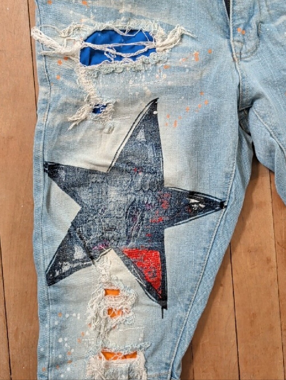 Smoke Rise NY Distressed Light Wash Jeans with Star & Graphic Patches 34 x 32 - Picture 4 of 10